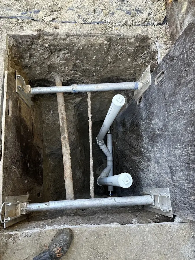 Experienced plumber completing Gas Line Repair work in Hollywood